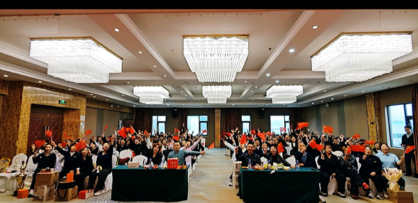 凝心聚力，再創巔峰！易視界月度嘉獎會圓滿落幕