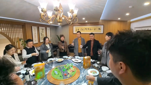 巔峰相聚 共鑒輝煌 | 易視界冠軍盛宴于中原福塔璀璨啟幕