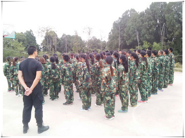 易視界2015下半年度野外拓展訓練之軍訓